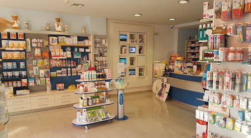 Fotografía del interior de la Farmacia Isabel Sagardoy de Castejón